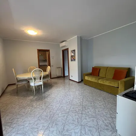 Trilocale Con Terrazza E Garage