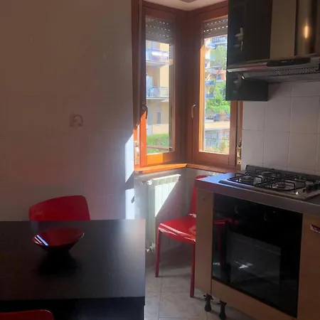 Trilocale Con Terrazza E Garage 罗马